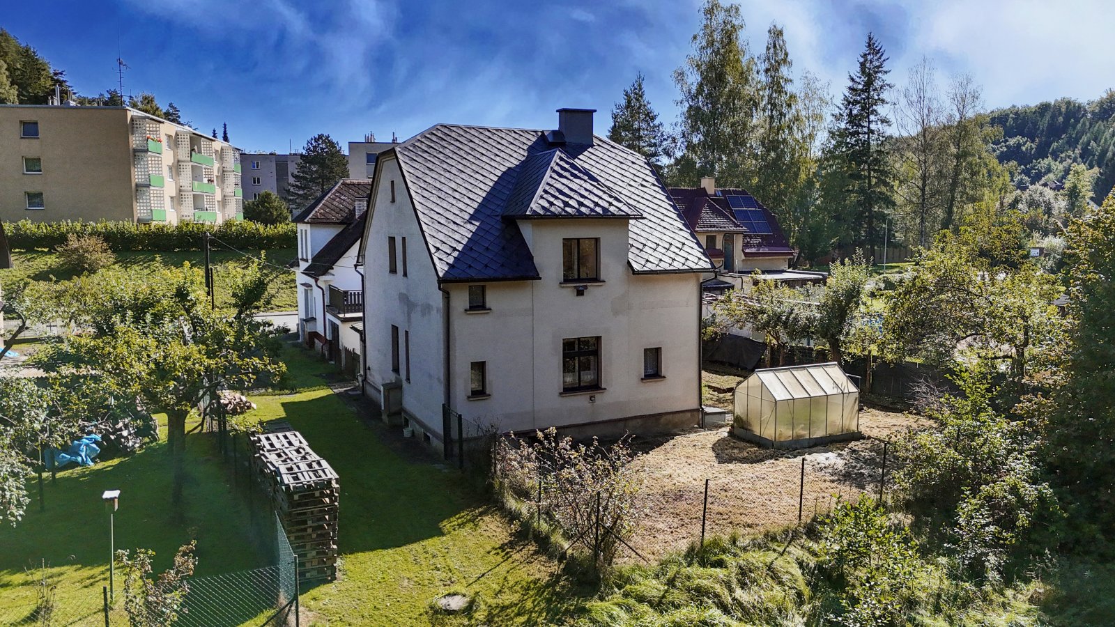 Rodinný dům 3+1 s balkonem a zahradou, Úpice, ul. Na Veselce