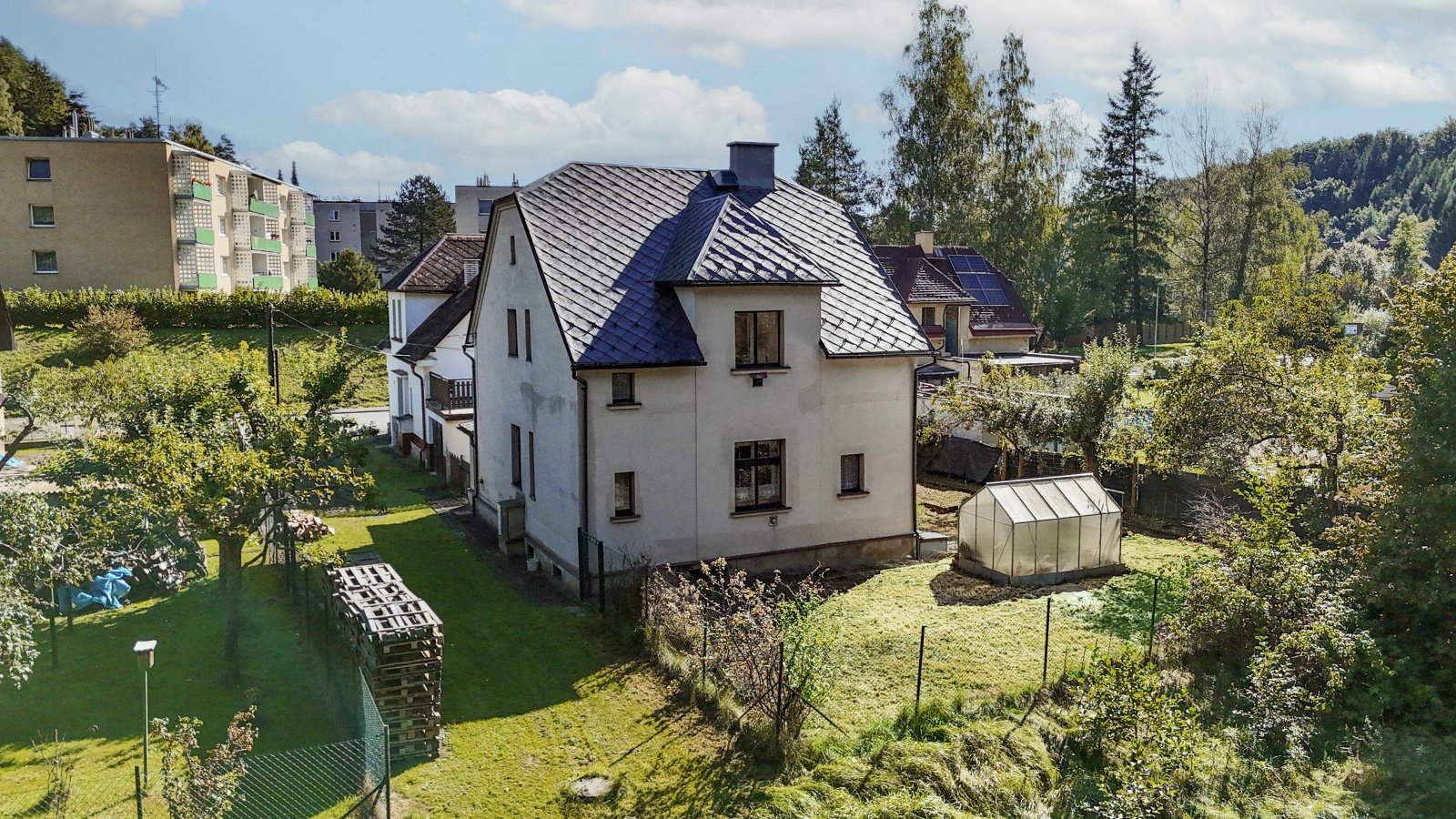 SLEVA: Rodinný dům 3+1 s balkonem a zahradou, Úpice, ul. Na Veselce