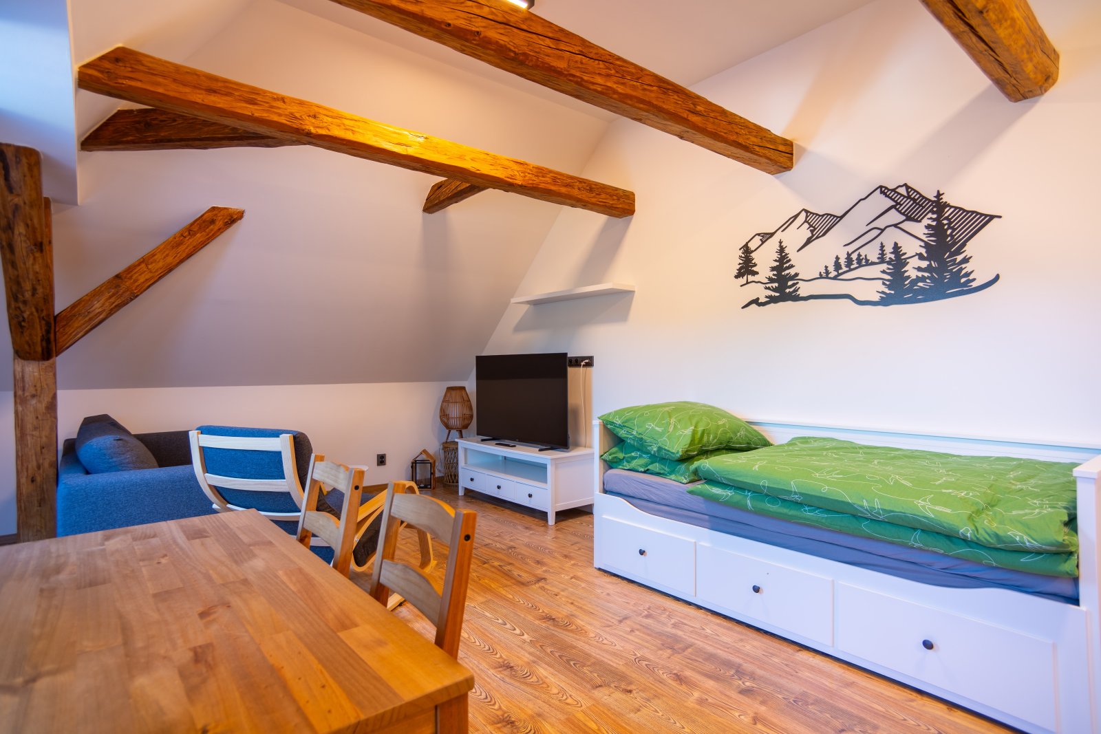 Kompletně vybavený apartmán s vlastním parkovacím stáním ve Starých Bukách