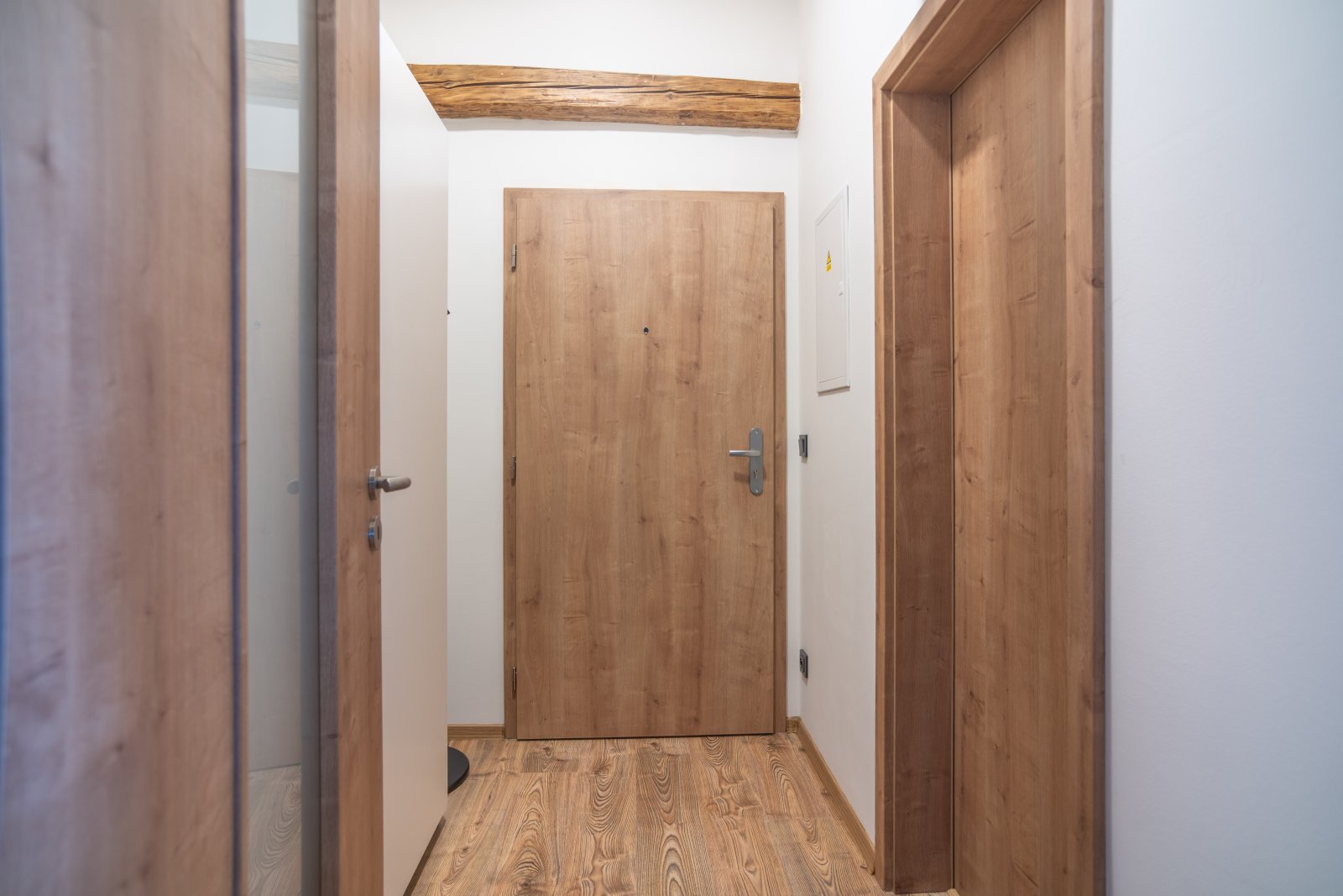 Kompletně vybavený apartmán s vlastním parkovacím stáním ve Starých Bukách