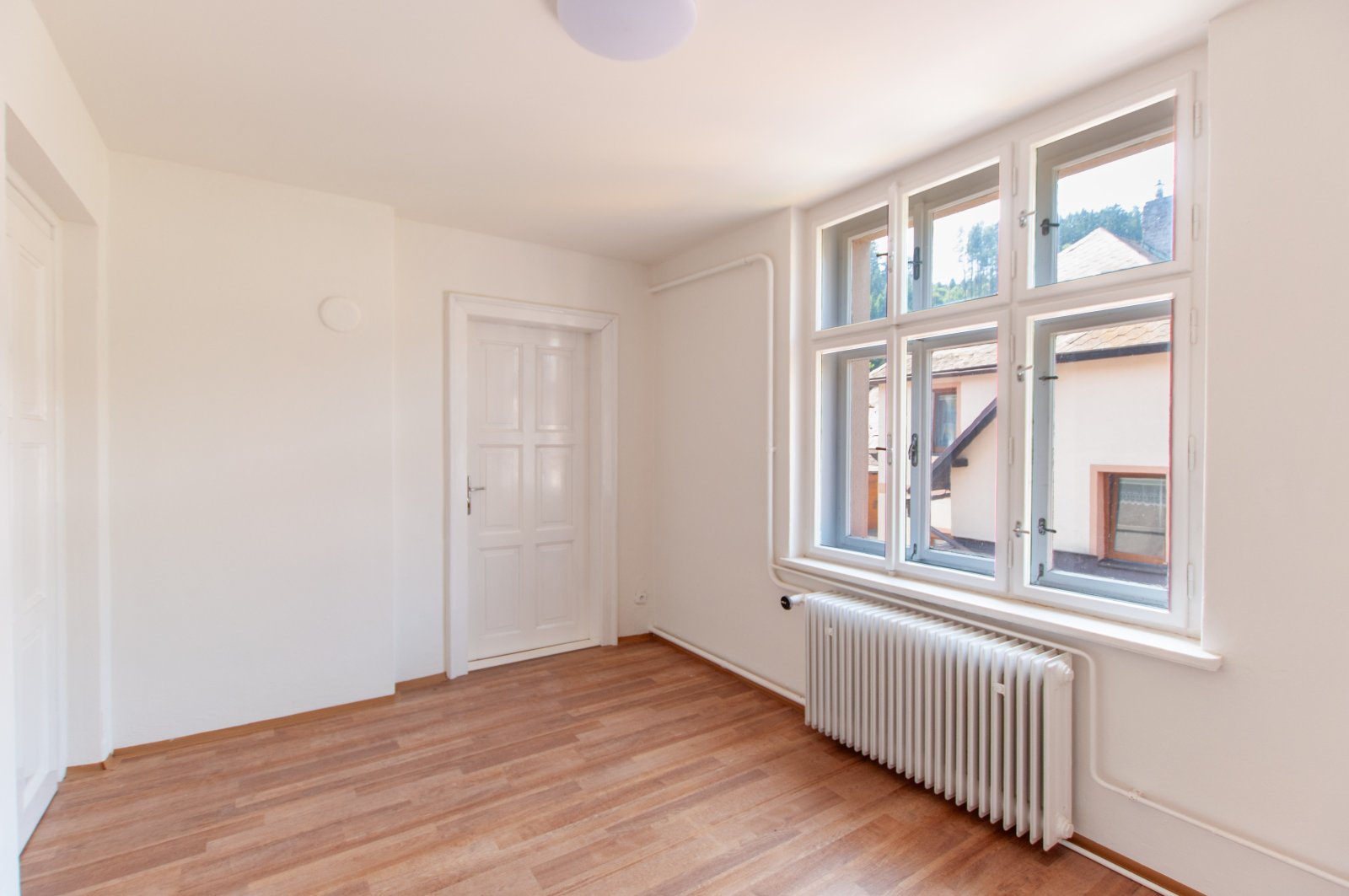 Bytová jednotka 3+1, balkon, zahrada - Úpice - Veselka