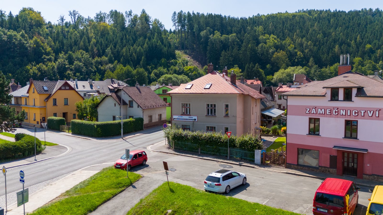 Bytová jednotka 3+1, balkon, zahrada - Úpice - Veselka