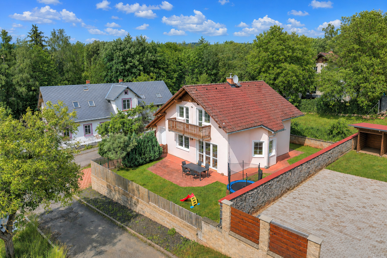 Rodinný dům 4+kk s garáží, zahradou, včetně vybavení, Mladé Buky - Hertvíkovice, okres Trutnov