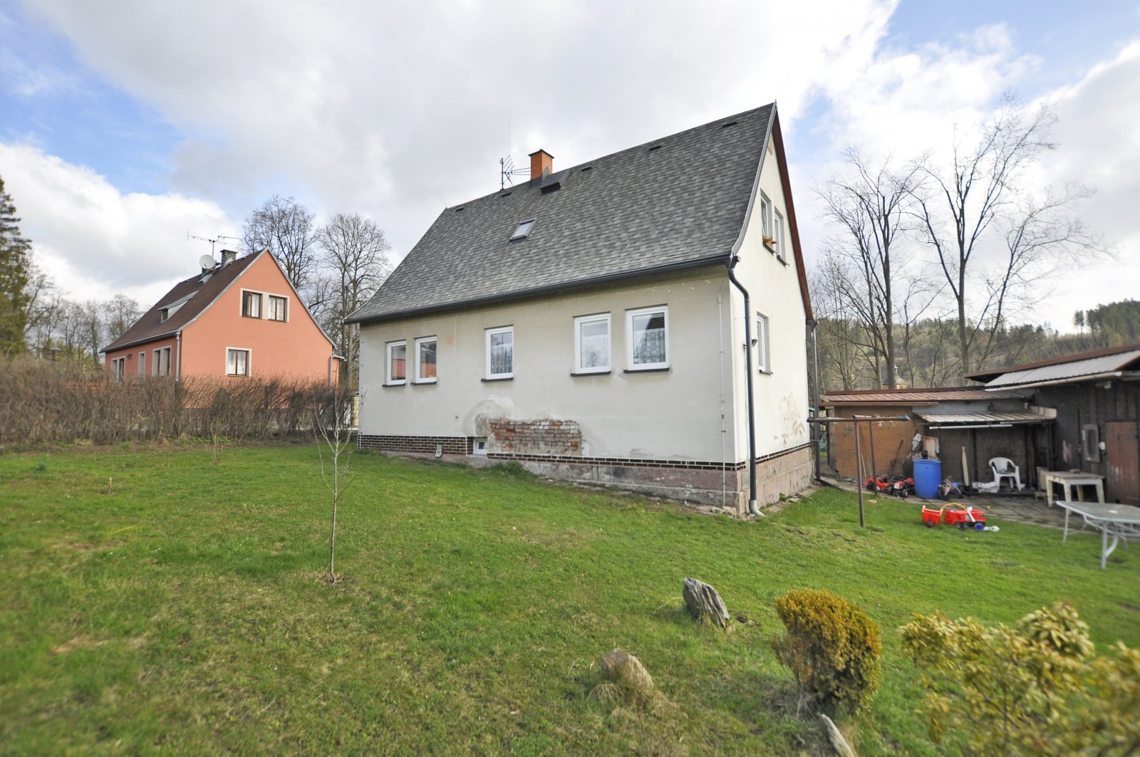 Rodinný dům po částečné rekonstrukci, zahrada, garáž kolno, Trutnov - Horní Staré Město