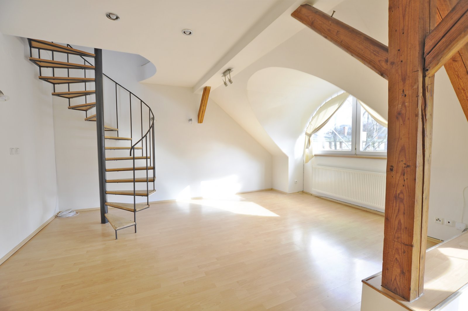 Podkrovní byt, 2+kk, Trutnov - centrum, ul. Polská