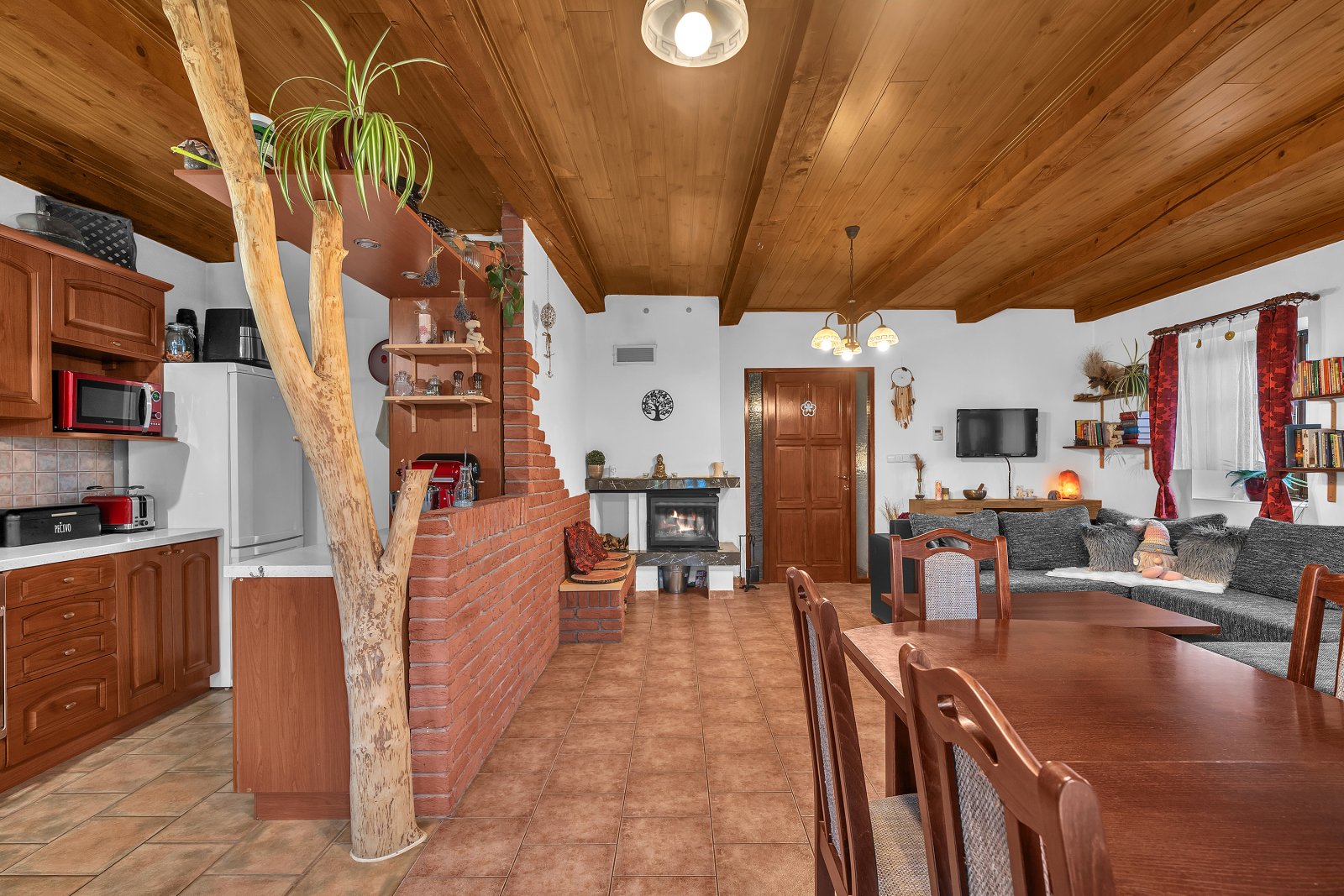 Rodinný dům 5+1 po rozsáhlé rekonstrukci, zahrada, zastřešené stání, Velké Svatoňovice, okr. Trutnov