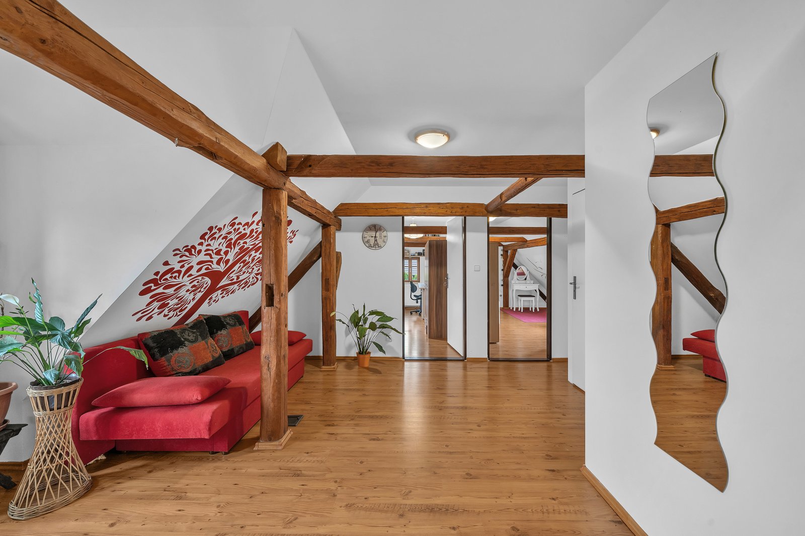 Rodinný dům 5+1 po rozsáhlé rekonstrukci, zahrada, zastřešené stání, Velké Svatoňovice, okr. Trutnov