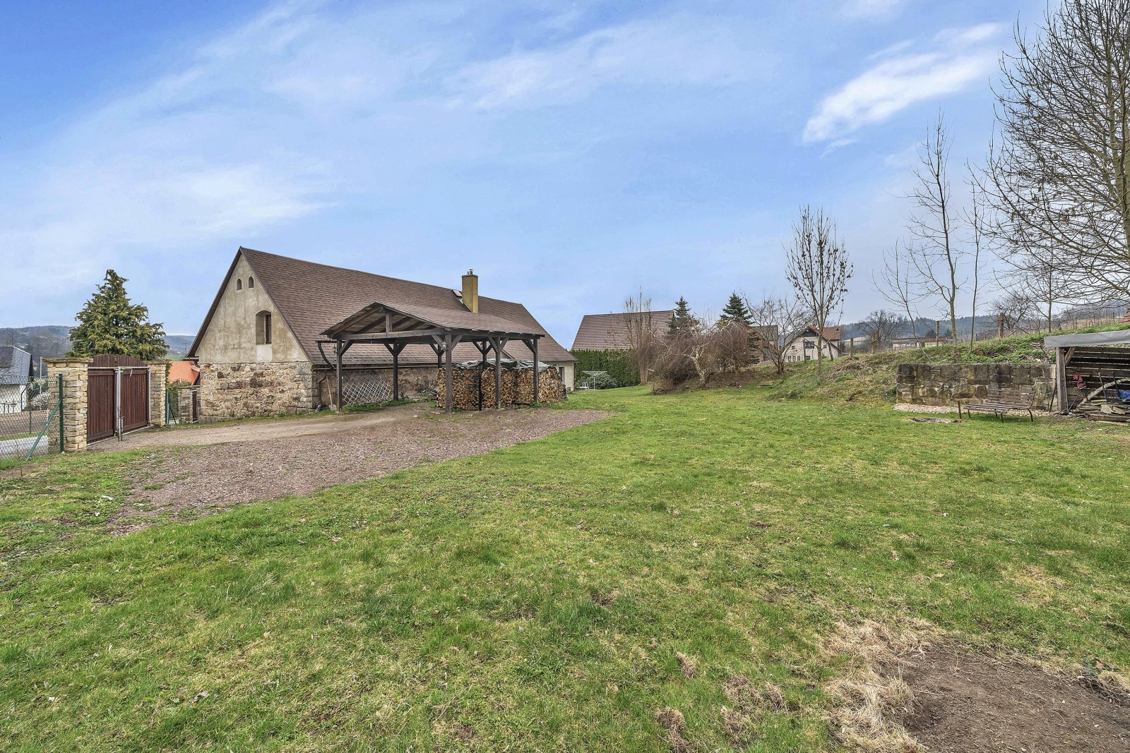 Rodinný dům 5+1 po rozsáhlé rekonstrukci, zahrada, zastřešené stání, Velké Svatoňovice, okr. Trutnov