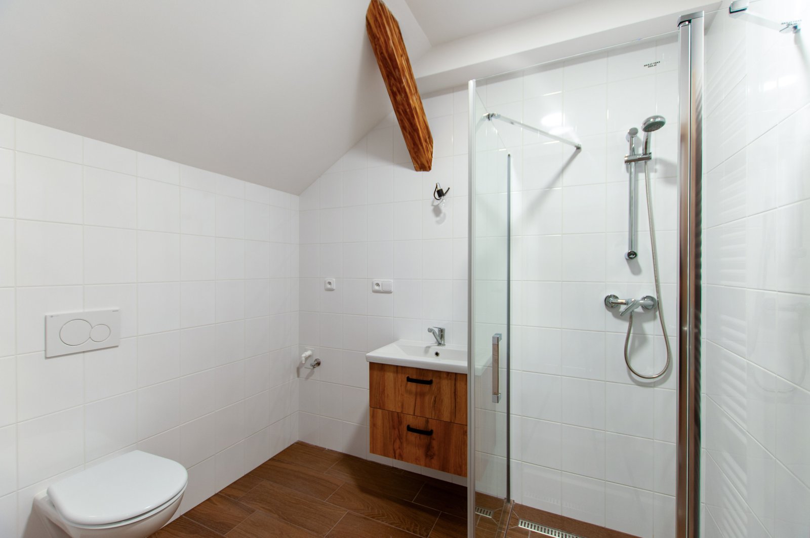 Podkrovní byt 2+1, zahrada, Úpice - Veselka