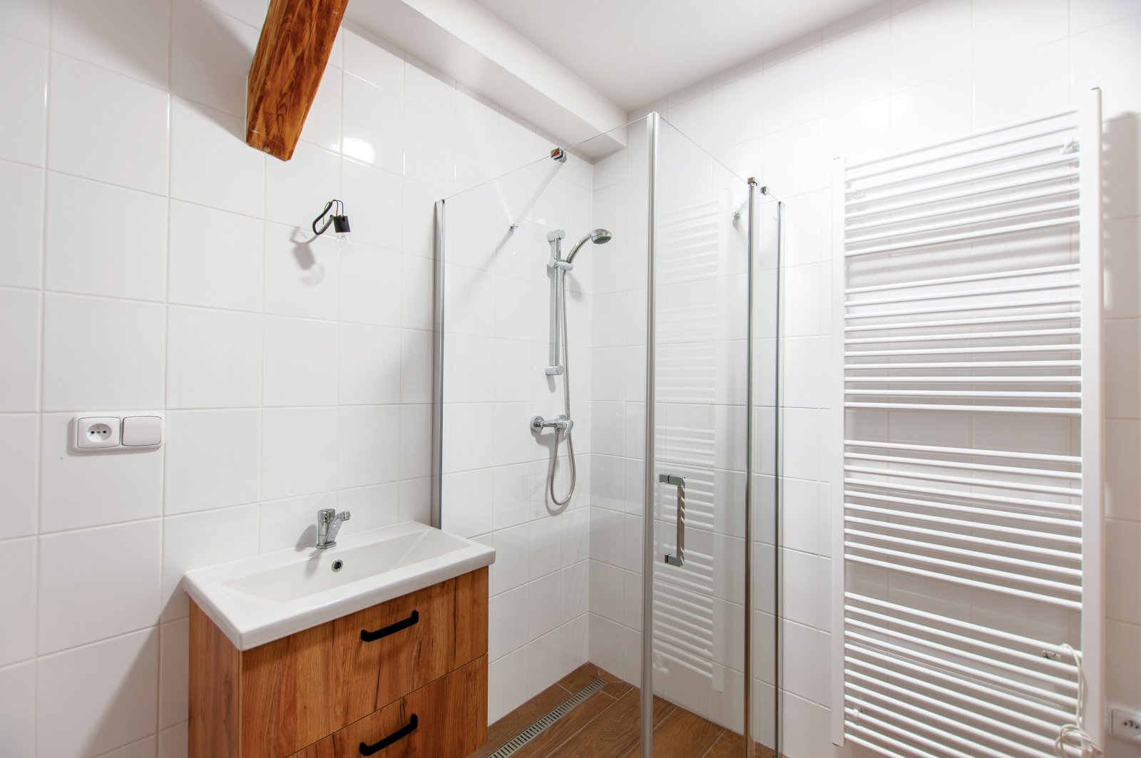 Podkrovní byt 2+1, zahrada, Úpice - Veselka