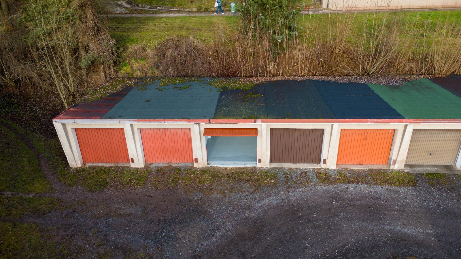 Zděná garáž, plechová vrata - Trutnov - Výsluní