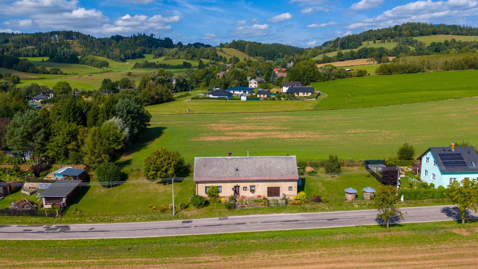 Rodinný dům s velkou zahradou, 2x garáž – Vlčice u Trutnova