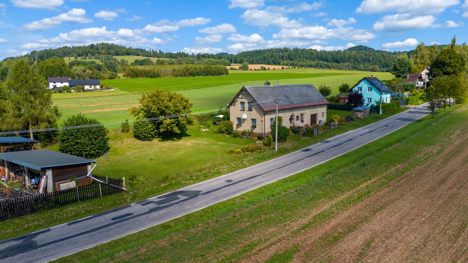 Rodinný dům s velkou zahradou, 2x garáž – Vlčice u Trutnova