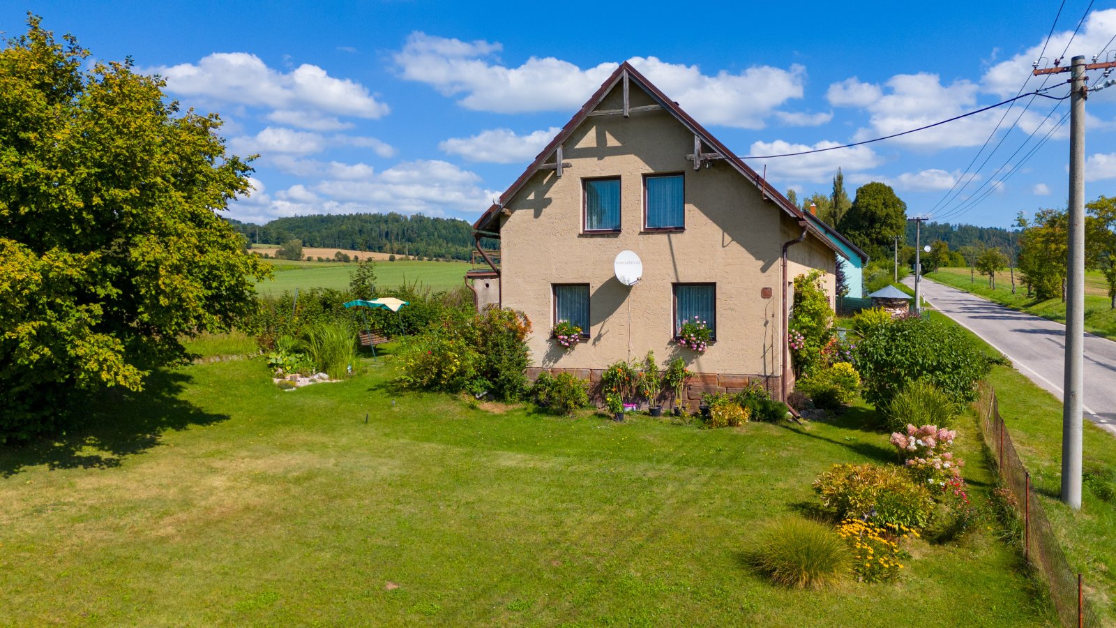Rodinný dům s velkou zahradou, 2x garáž – Vlčice u Trutnova