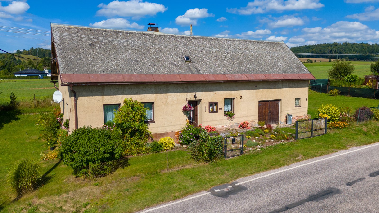 Rodinný dům s velkou zahradou, 2x garáž – Vlčice u Trutnova