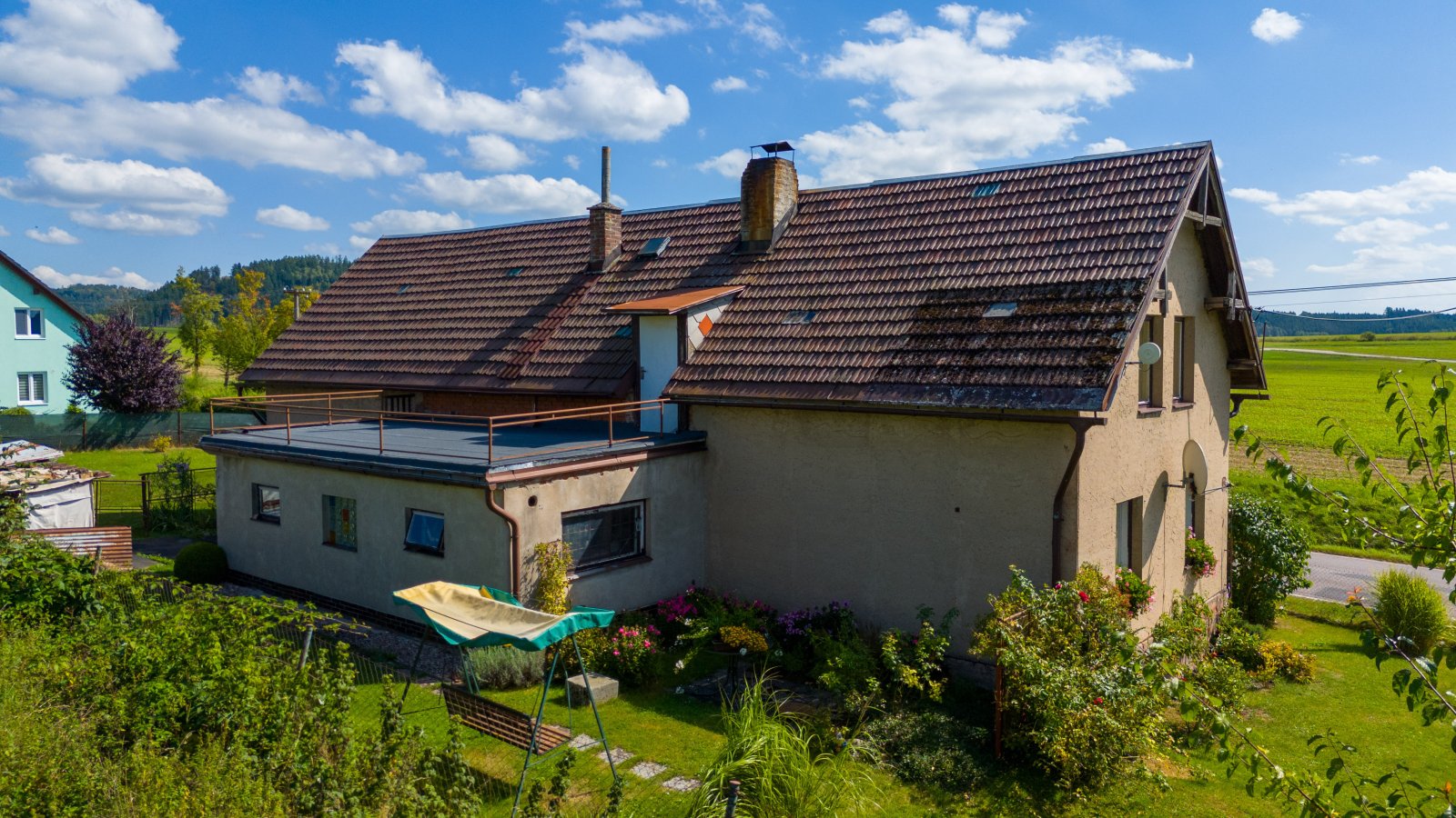 Rodinný dům s velkou zahradou, 2x garáž – Vlčice u Trutnova