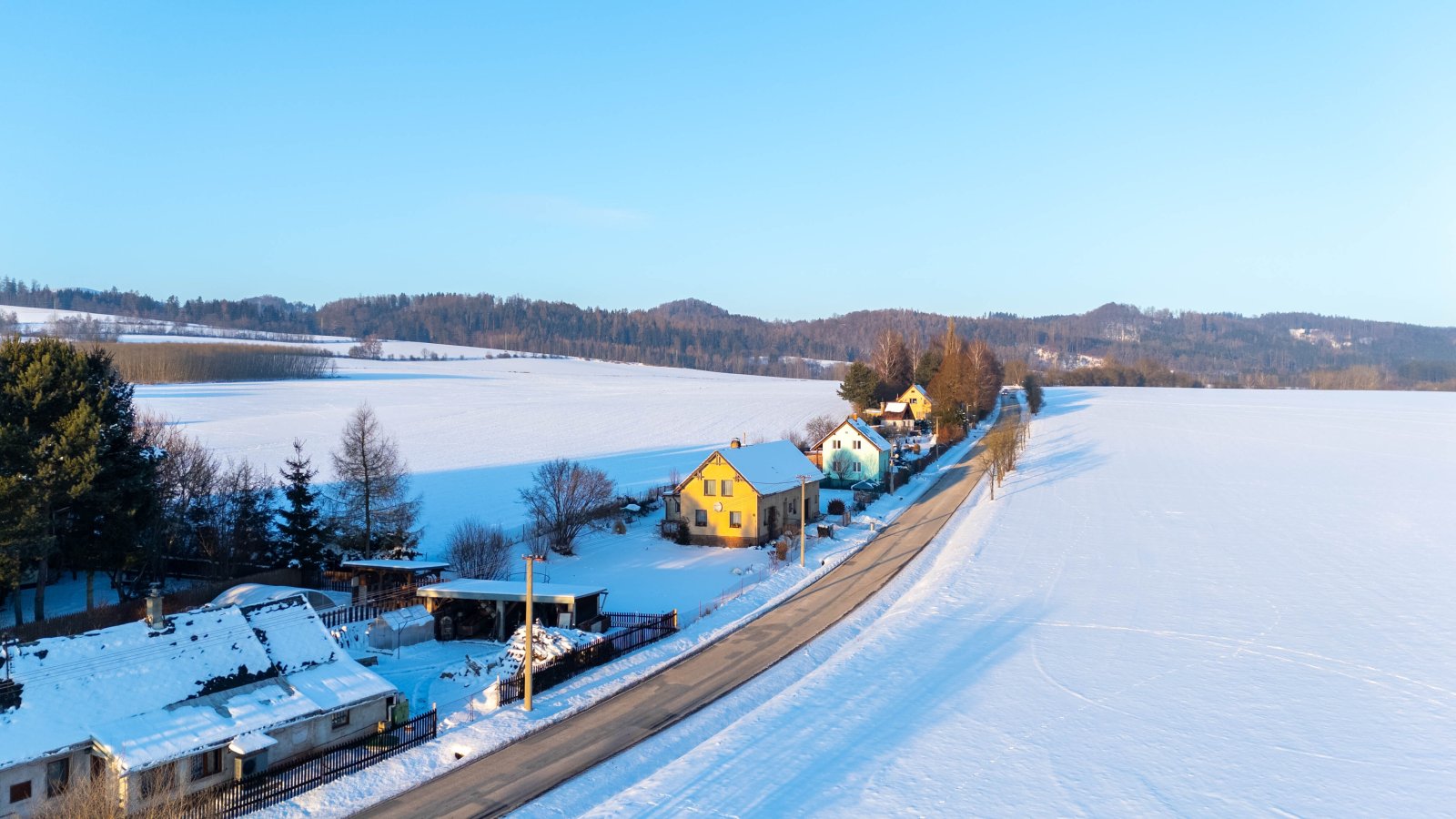 Rodinný dům s velkou zahradou, 2x garáž – Vlčice u Trutnova