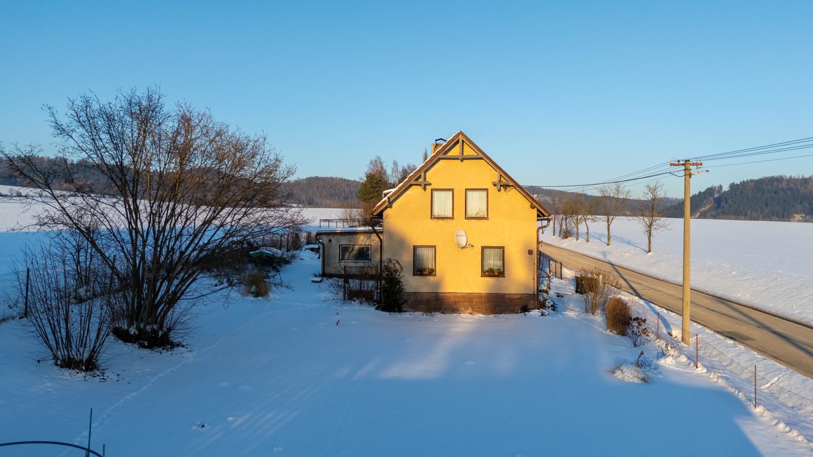 Rodinný dům s velkou zahradou, 2x garáž – Vlčice u Trutnova