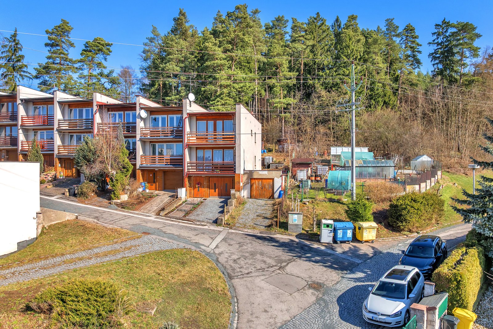 Prodej krajového řadového domu, 2x garáž, zahrada, Úpice – Rtyňka, okres Trutnov