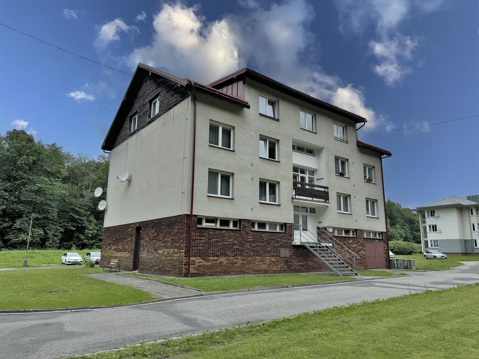 Pronájem - horský apartmán po kompletní rekonstrukci - 3+1 s lodžií v obci Horní Maršov, Krkonoše