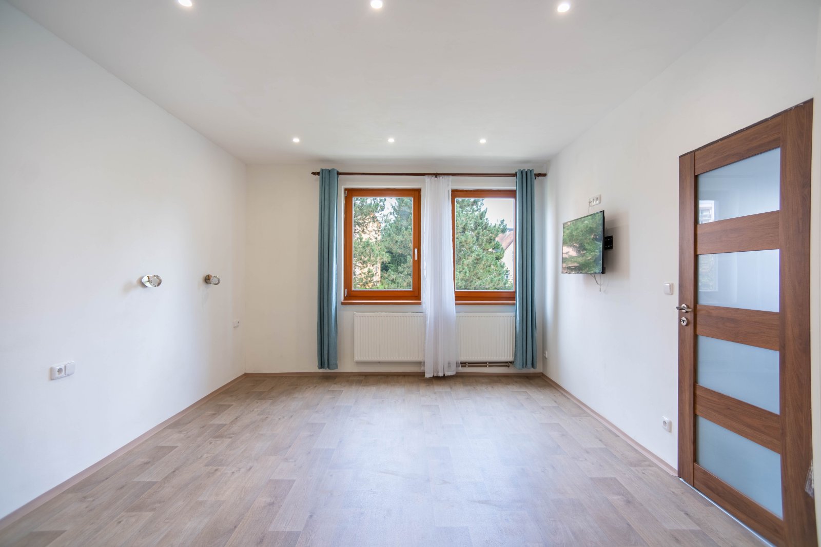Rezervace: Pronájem zařízeného ateliéru-2+kk-Trutnov, ul. Maxima Gorkého