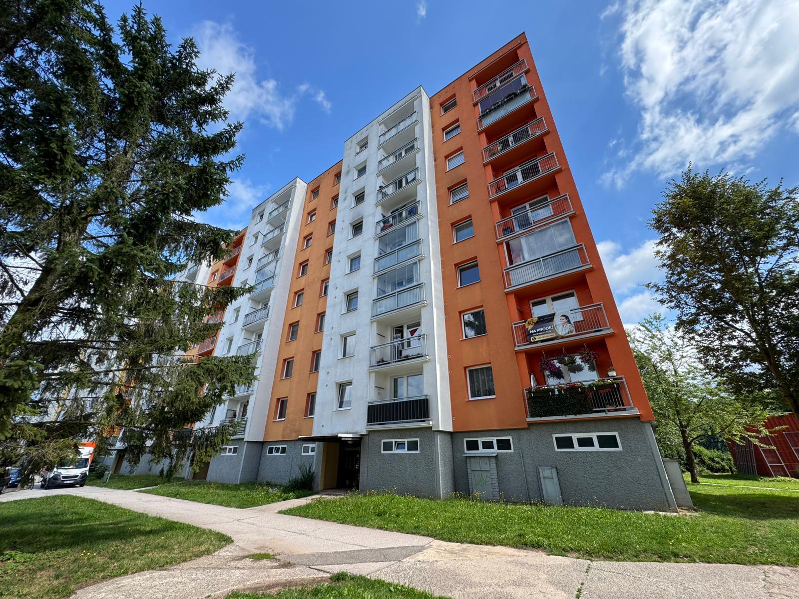 Družstevní byt 3+1 s lodžií, Trutnov - Pampelišková, BD TILIA