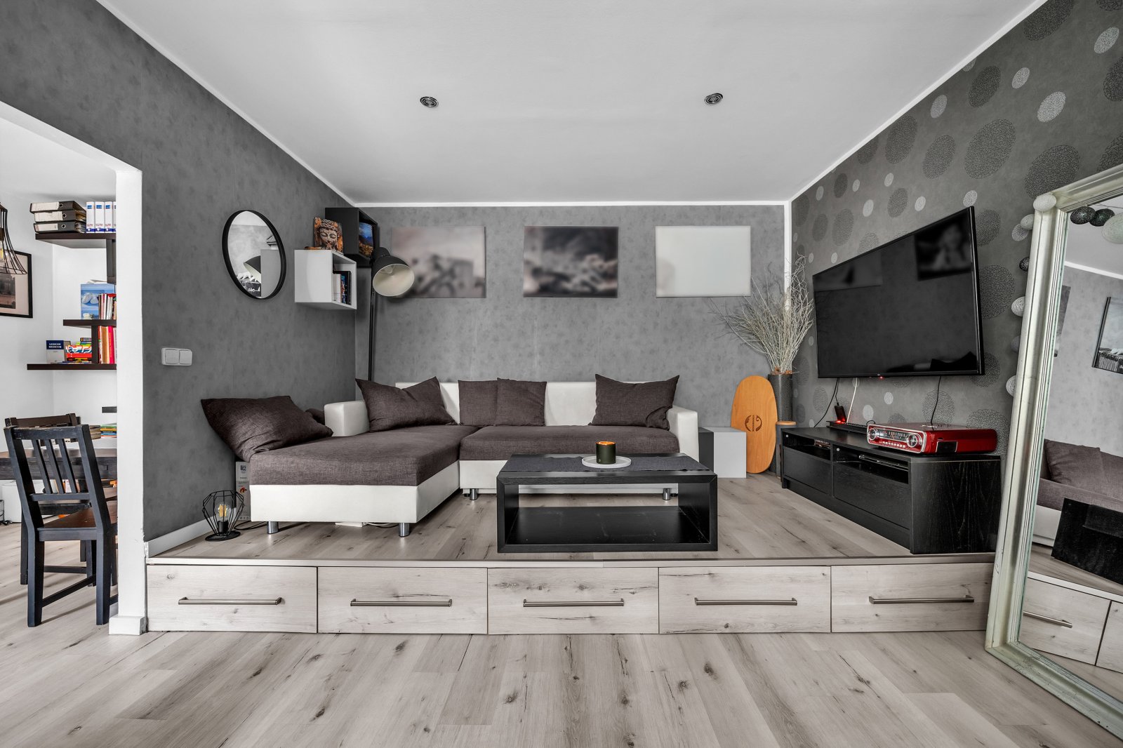 Nadstandardně prostorný byt 1+1, půda, sklep, Trutnov - centrum