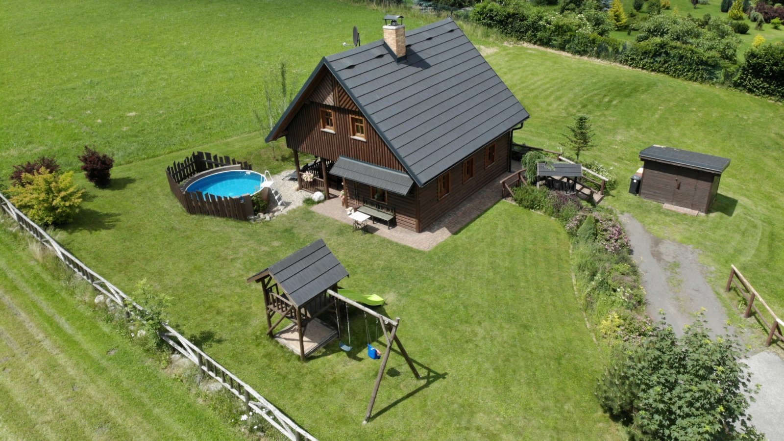 Rodinný dům se zastřešenou terasou a pozemkem, Žacléř - Bobr, KRNAP