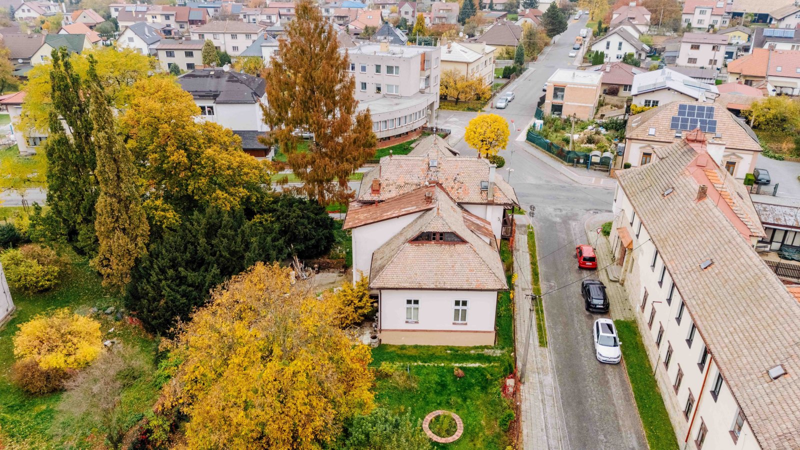 Secesní vila, zahrada, dvě garáže - Opočno - centrum