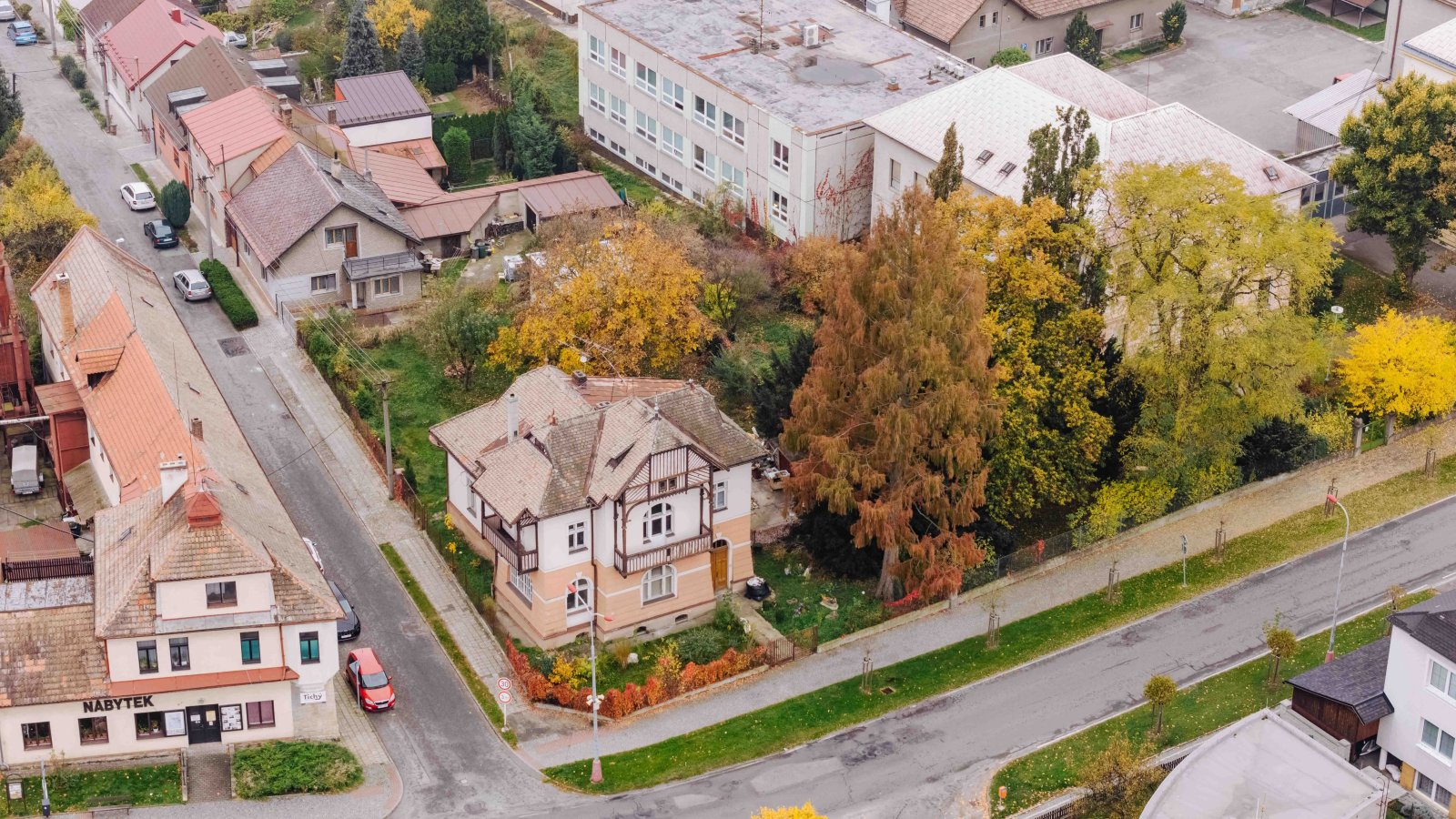 Secesní vila, zahrada, dvě garáže - Opočno - centrum