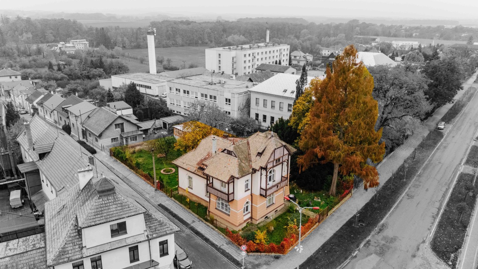 Secesní vila, zahrada, dvě garáže - Opočno - centrum