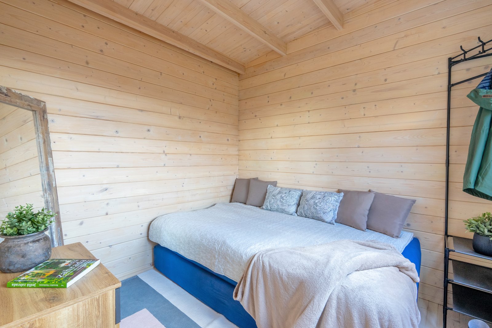 Rezervace: Novostavba zahradní chaty 2+kk s domkem na nářadí, zahrádkářská kolonie, Trutnov, Bojiště