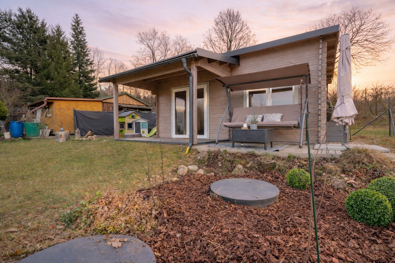 Rezervace: Novostavba zahradní chaty 2+kk s domkem na nářadí, zahrádkářská kolonie, Trutnov, Bojiště