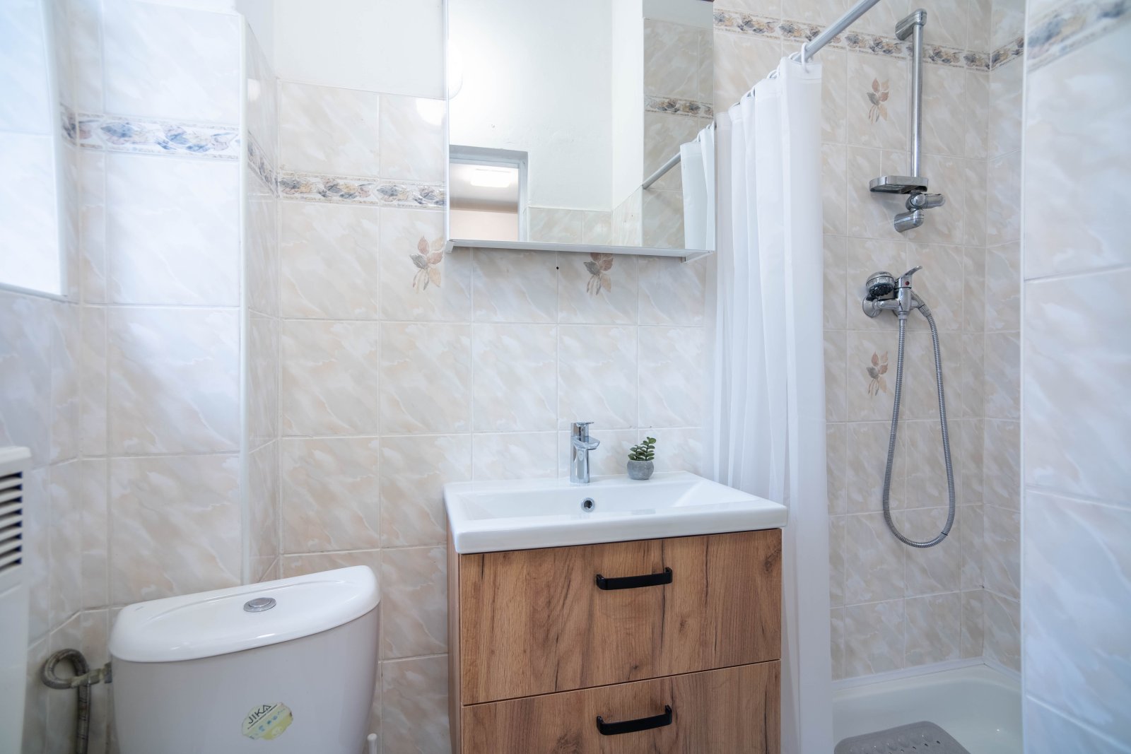 Pronájem: Zrekonstruovaná Garsonka - Trutnov - Žižkova ulice