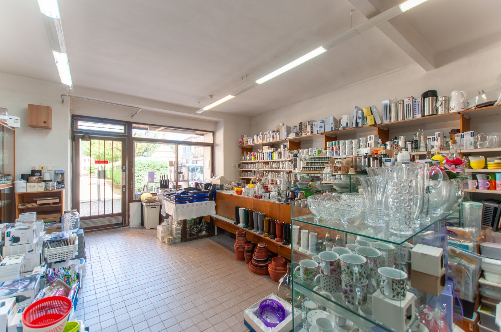 Rodinný dům, dvě bytové jednotky, obchod, zahrada - Úpice - Trutnov