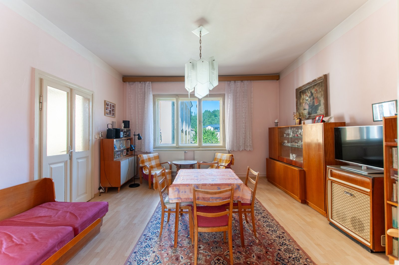 Rodinný dům, dvě bytové jednotky, obchod, zahrada - Úpice - Trutnov