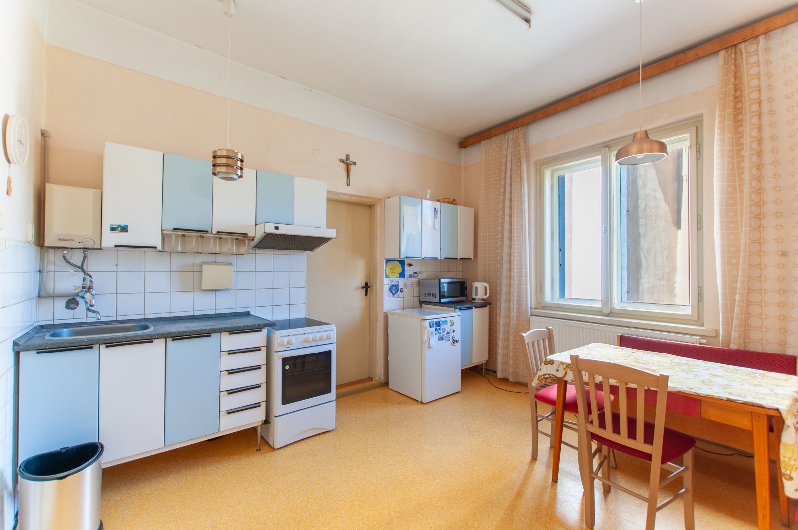 Rodinný dům, dvě bytové jednotky, obchod, zahrada - Úpice - Trutnov