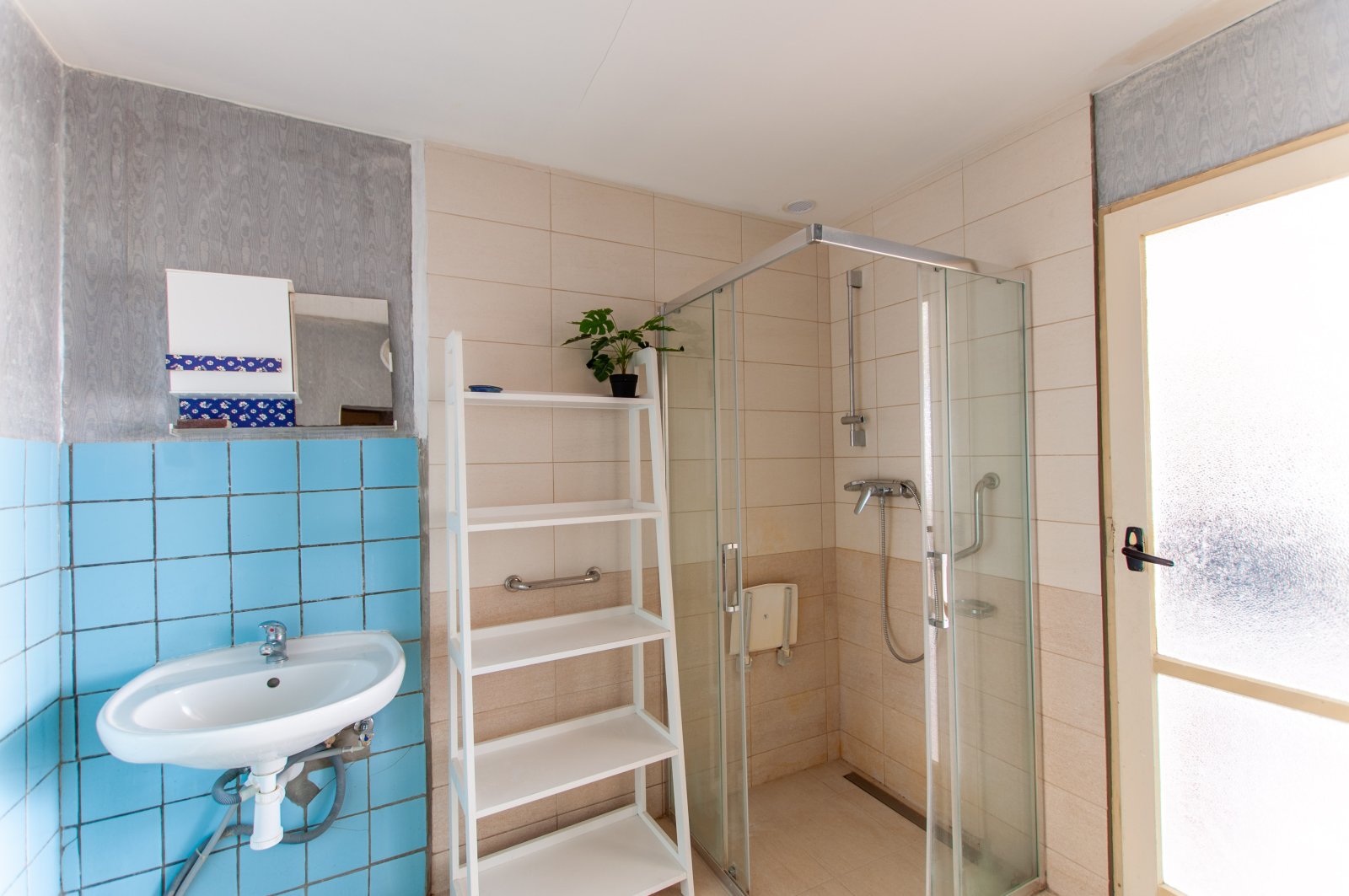 Rodinný dům, dvě bytové jednotky, obchod, zahrada - Úpice - Trutnov