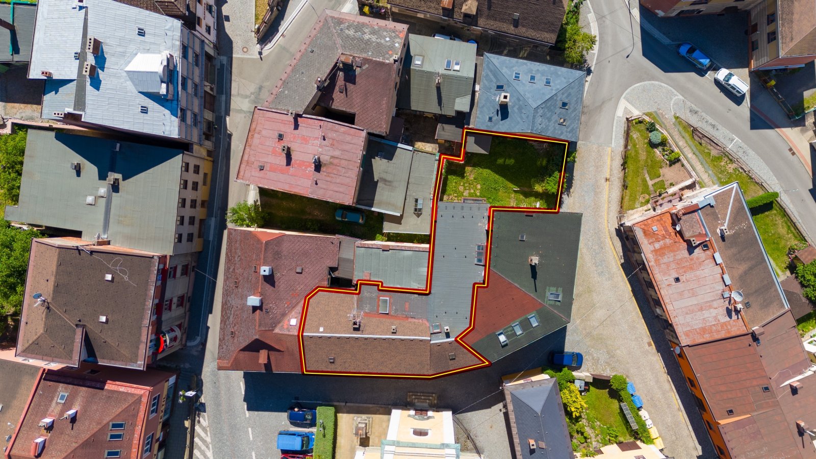 Rodinný dům, dvě bytové jednotky, obchod, zahrada - Úpice - Trutnov