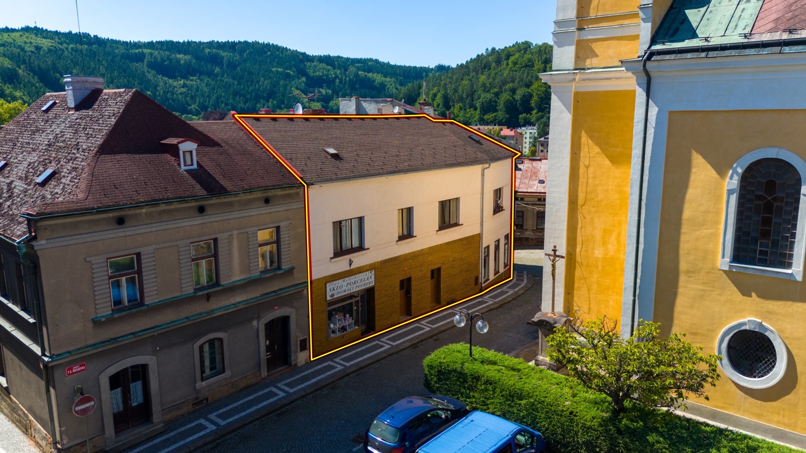 Rodinný dům, dvě bytové jednotky, obchod, zahrada - Úpice - Trutnov