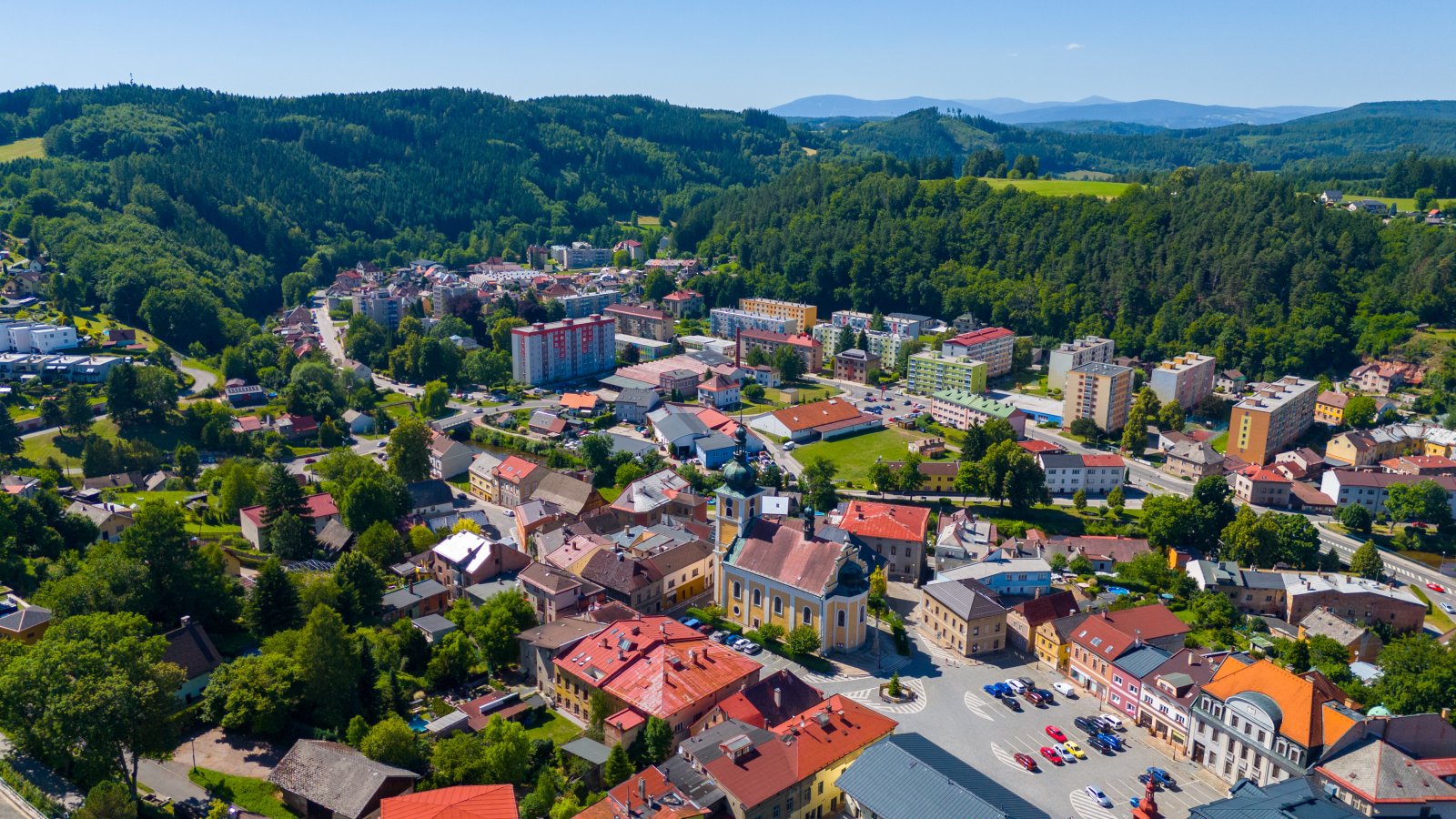 Rodinný dům, dvě bytové jednotky, obchod, zahrada - Úpice - Trutnov