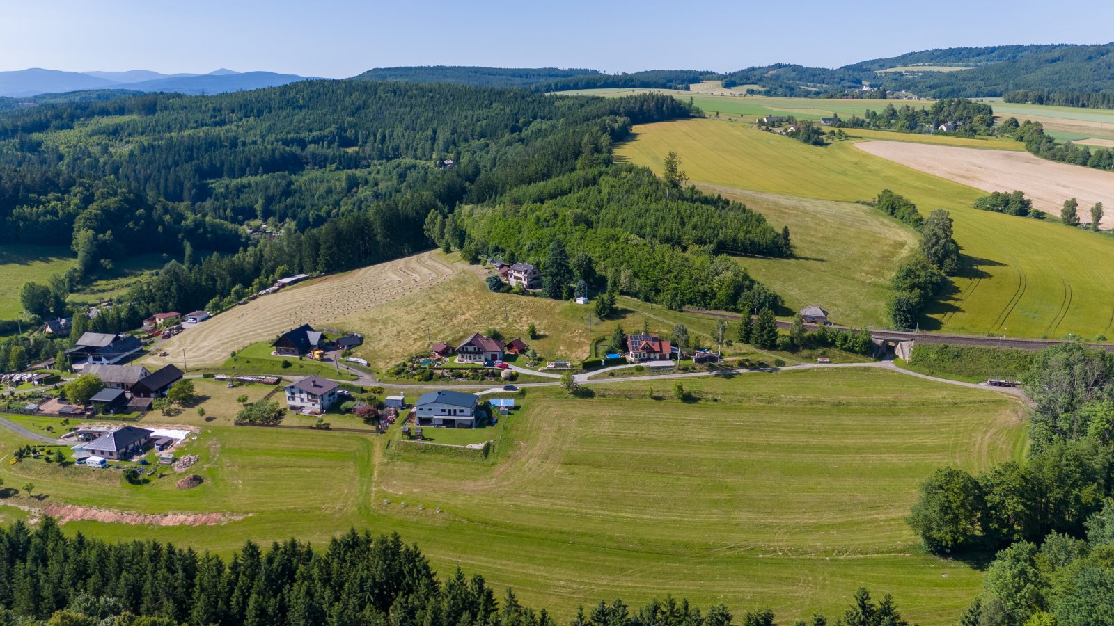 Stavební pozemek - pro výstavbu rodinného domu, Suchovršice, okres Trutnov