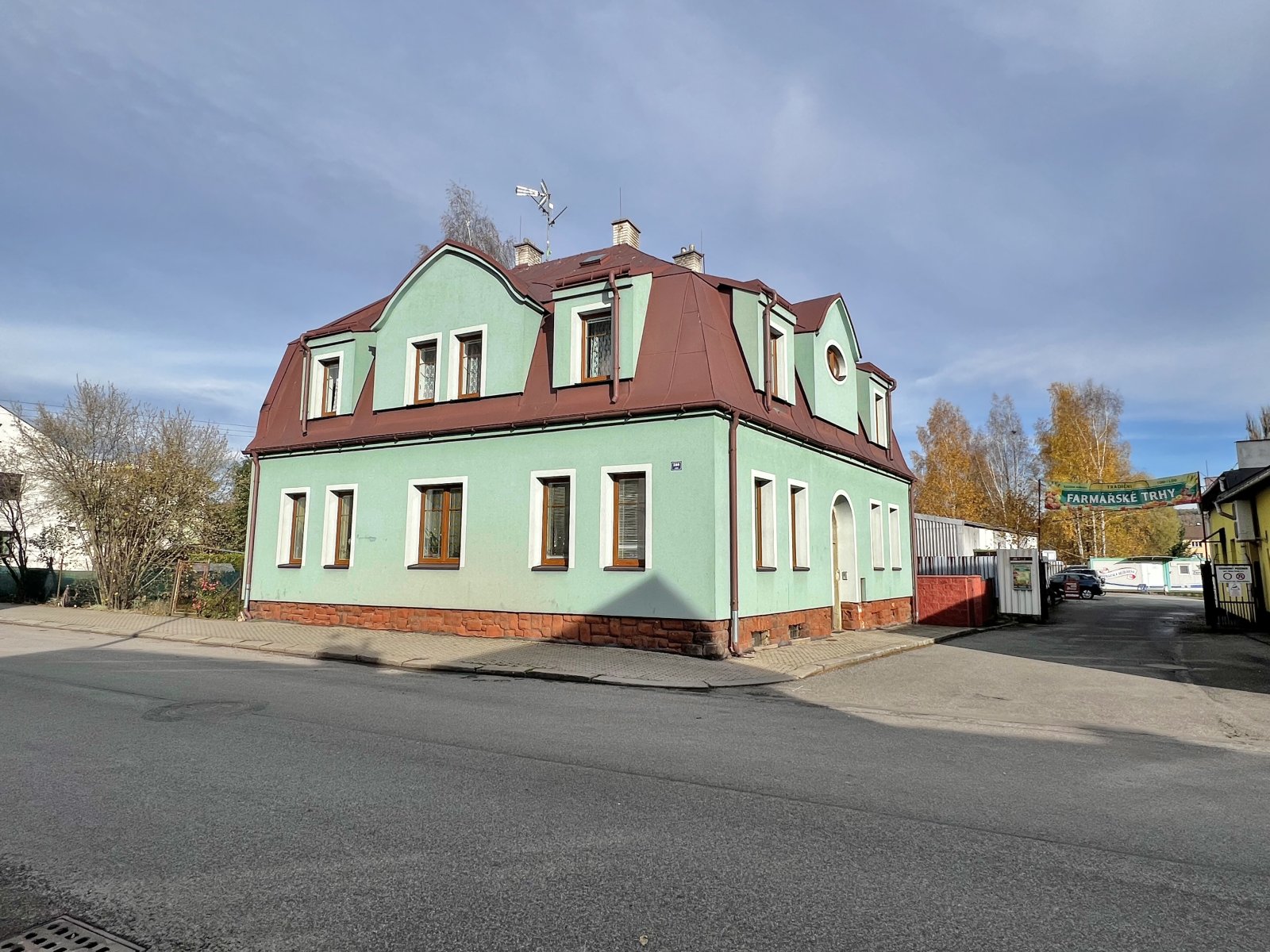 Rezervováno: Bytový dům - 4 byty, po částečné rekonstrukci, zahrada, Trutnov - Krkonoše