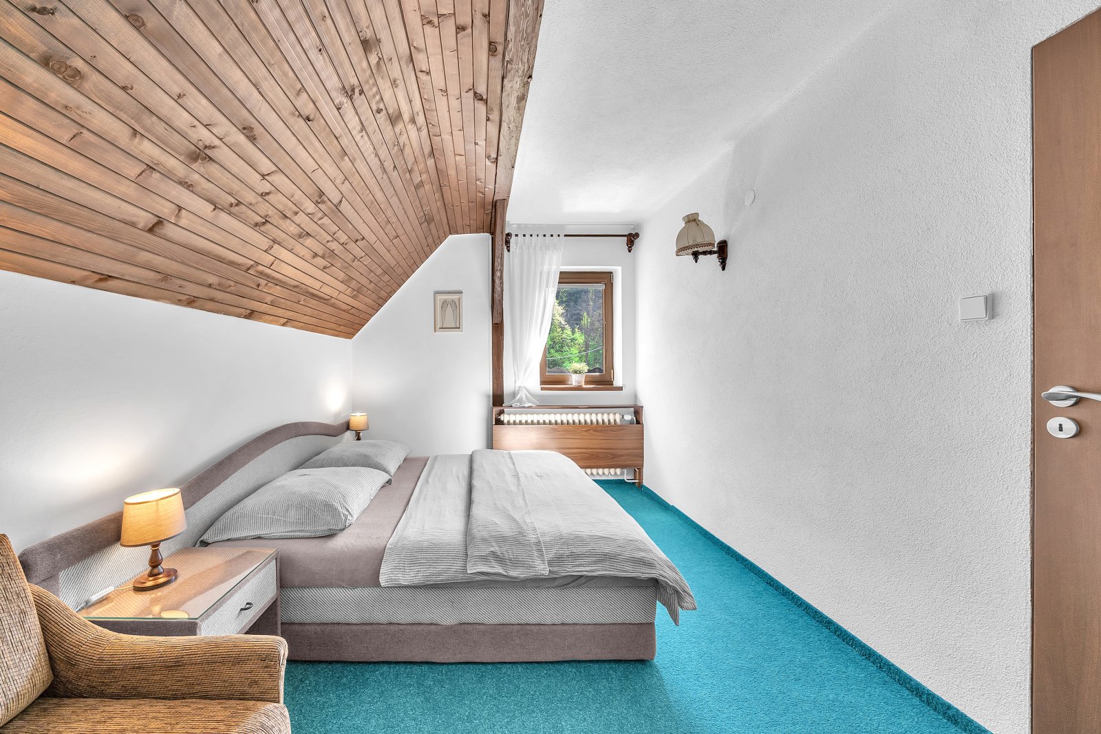Penzion Rozárka s parkovištěm a rodinným domem s garáží, Dolní Dvůr, Krkonoše, okres Trutnov