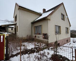 Rodinný dům se stodolou a zahradou v Bernarticích